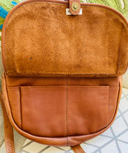 Load image into Gallery viewer, Vintage Leather Saddle Crossbody Handbag