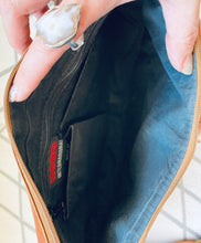 Load image into Gallery viewer, Vintage Leather Saddle Crossbody Handbag