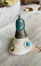 Load image into Gallery viewer, Vintage Gold Turquoise Ring