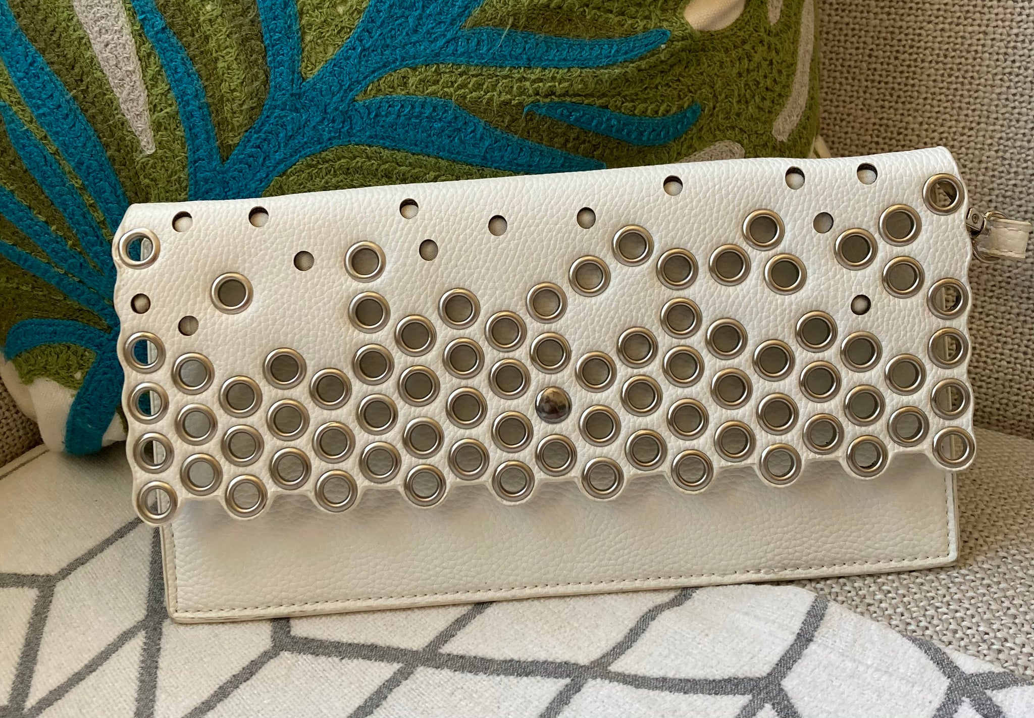 White Sondra Roberts Clutch Purse Cher s Vintage Couture